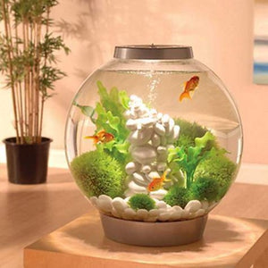 biOrb Sten ﻿ornament i hvid. SMALL, står dekoreret i en biOrb CLASSIC 15 l. i grå. 46110